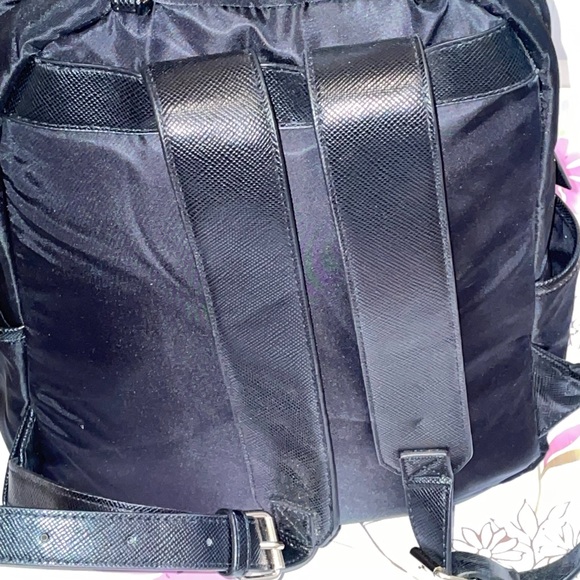 New Without Tags Jones of New York Black and Gold Backpack purse - Picture 4 of 9